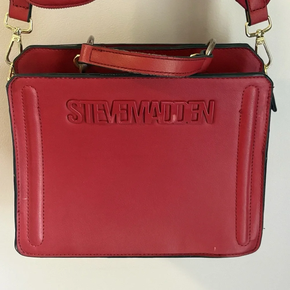 STEVE MADDEN BEVELYN SATCHEL CROSSBODY BAG W AIR POD CASE RED